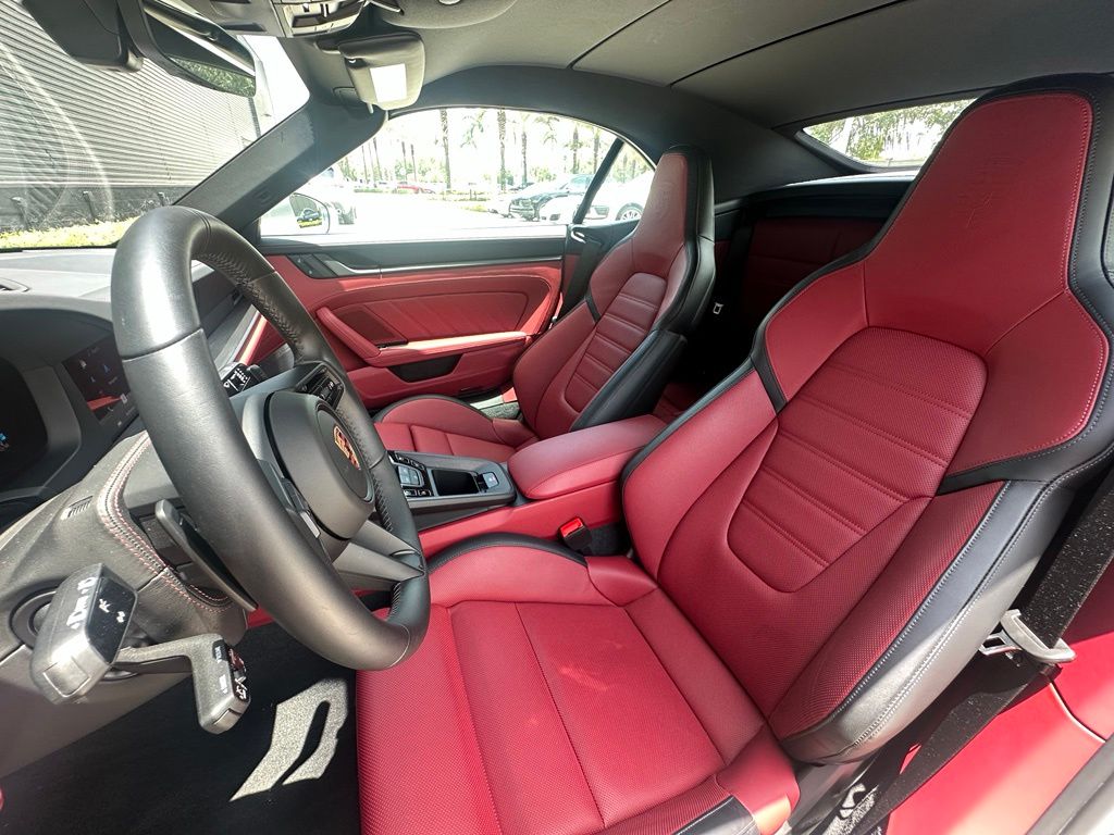2025 Porsche 911 CARRERA 4 GTS — фото 5