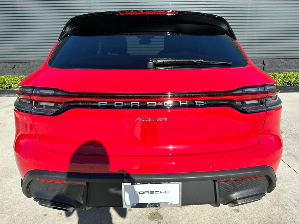 2026 Porsche MACAN T thumbnail 12