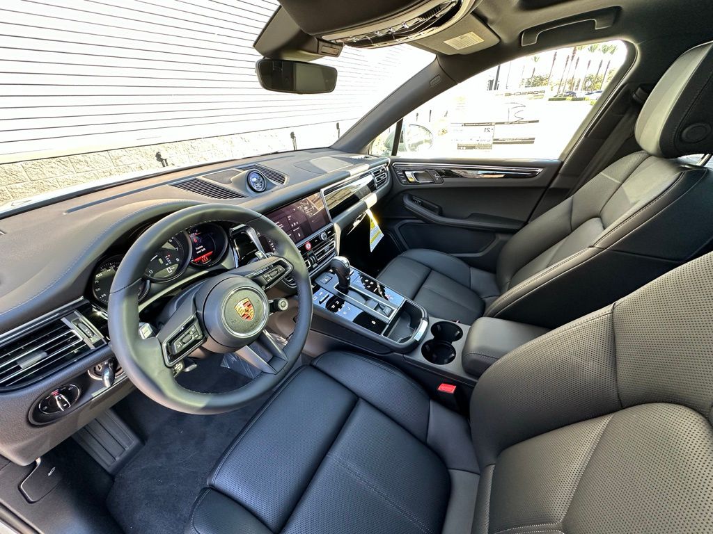 2026 Porsche MACAN T — фото 4