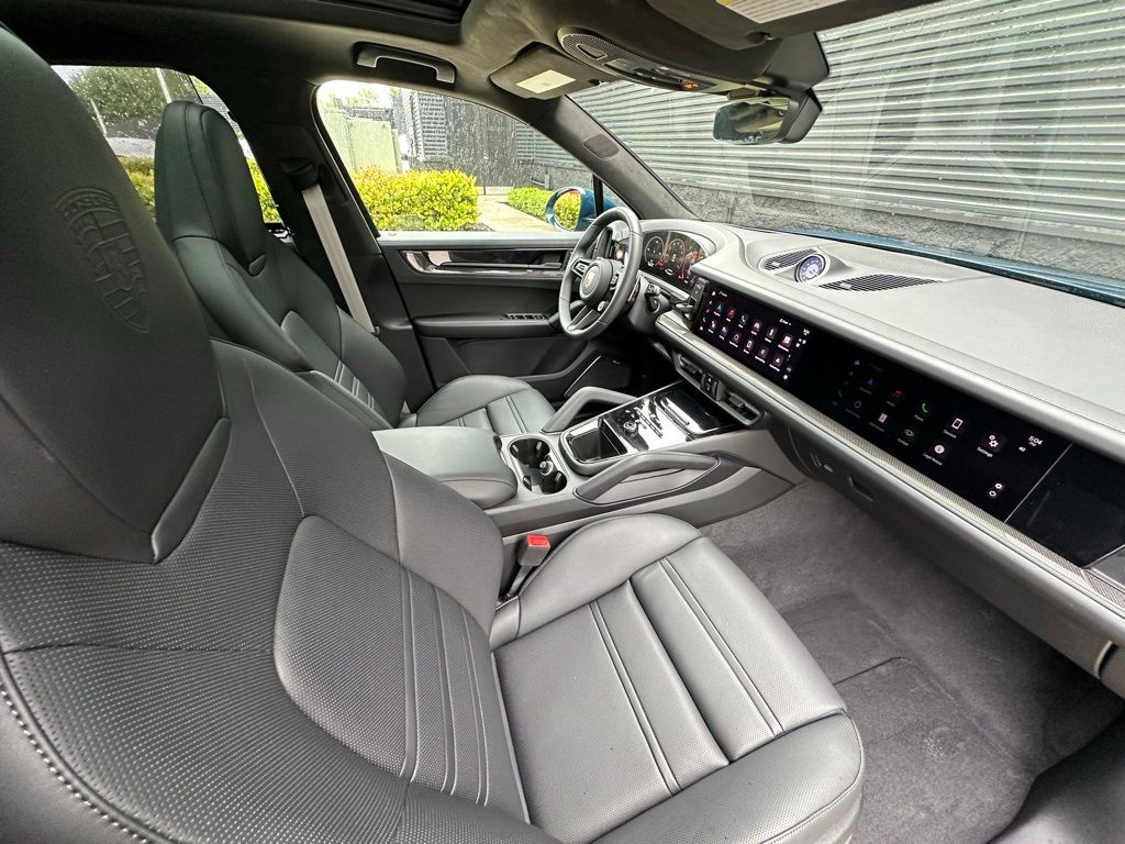 2025 Porsche CAYENNE GTS 缩略图 45