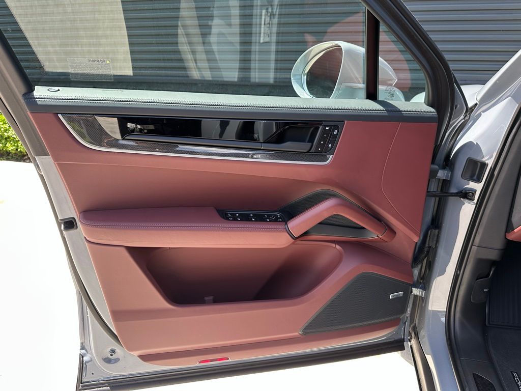 2025 Porsche CAYENNE TURBO — миниатюра 14