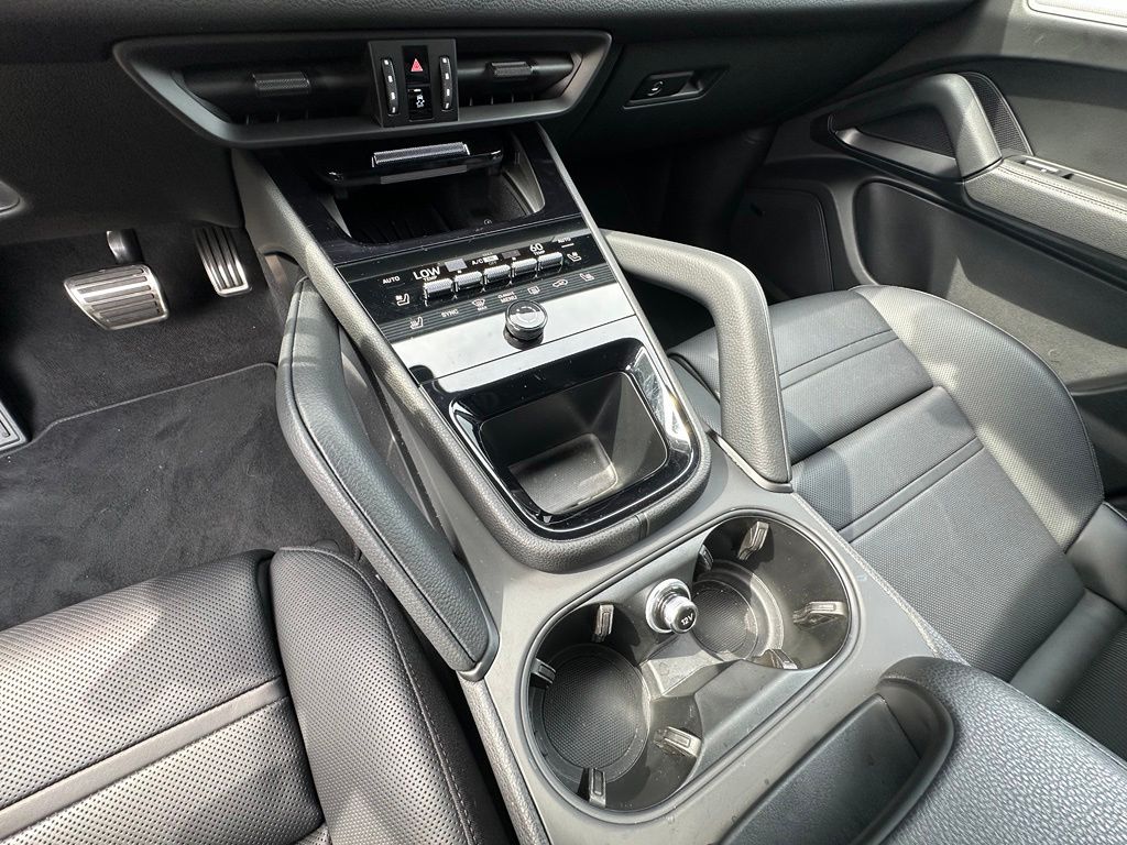 صورة مصغرة 36 لـ 2026 Porsche CAYENNE S COUPE AWD
