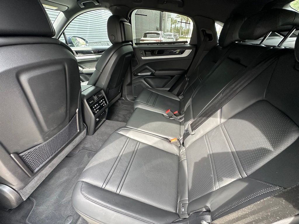 صورة مصغرة 40 لـ 2026 Porsche CAYENNE S COUPE AWD