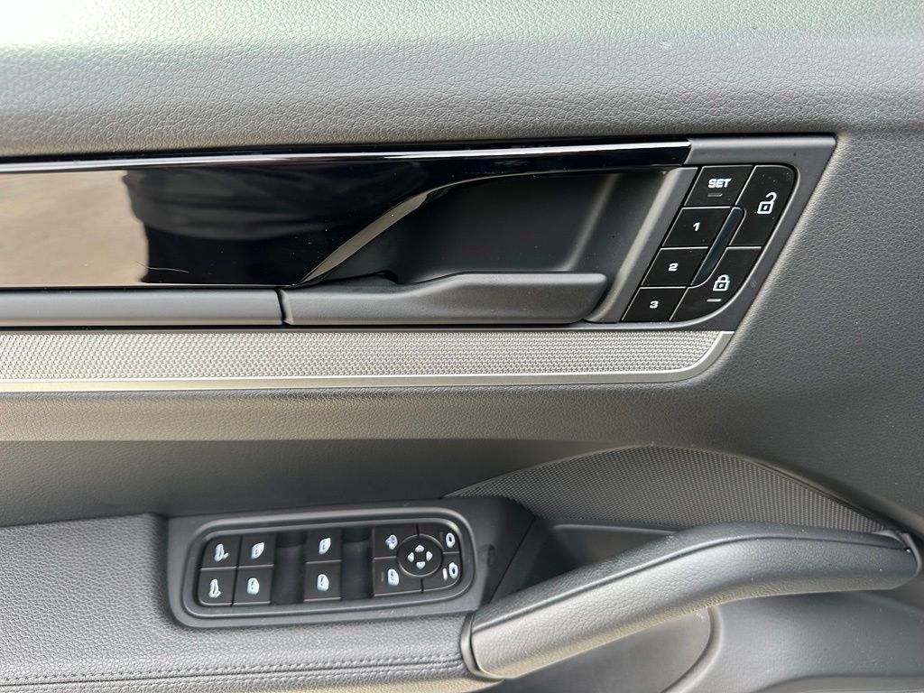 صورة مصغرة 18 لـ 2026 Porsche CAYENNE S COUPE AWD