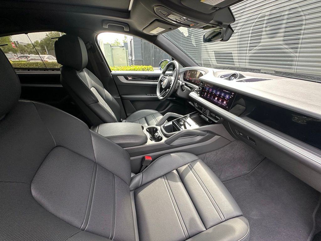 صورة مصغرة 44 لـ 2026 Porsche CAYENNE S COUPE AWD