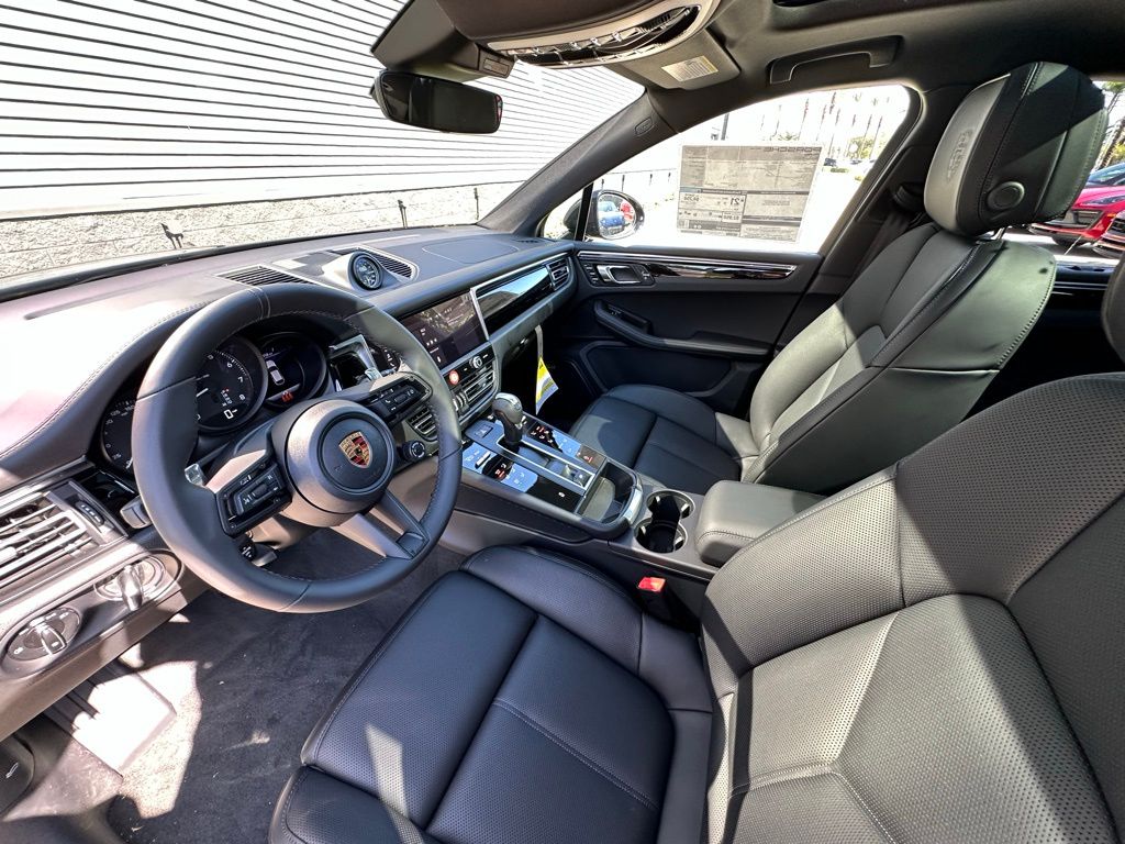 2026 Porsche MACAN T — фото 4