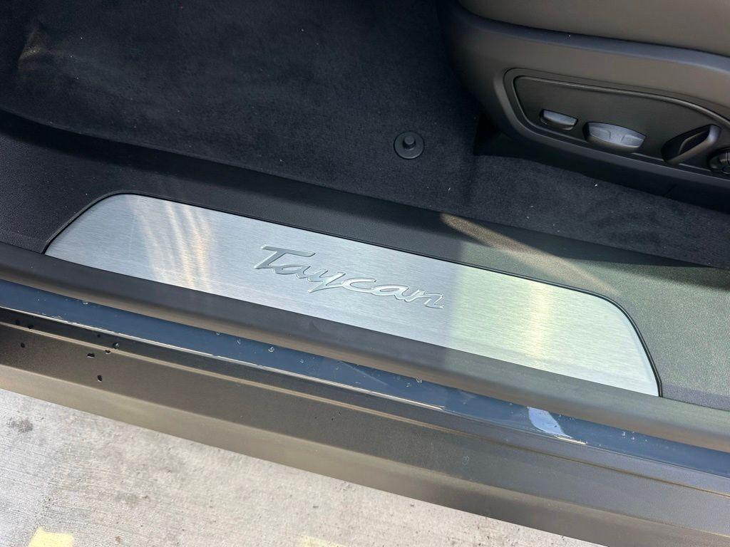 2026 Porsche TAYCAN BASE 缩略图 22
