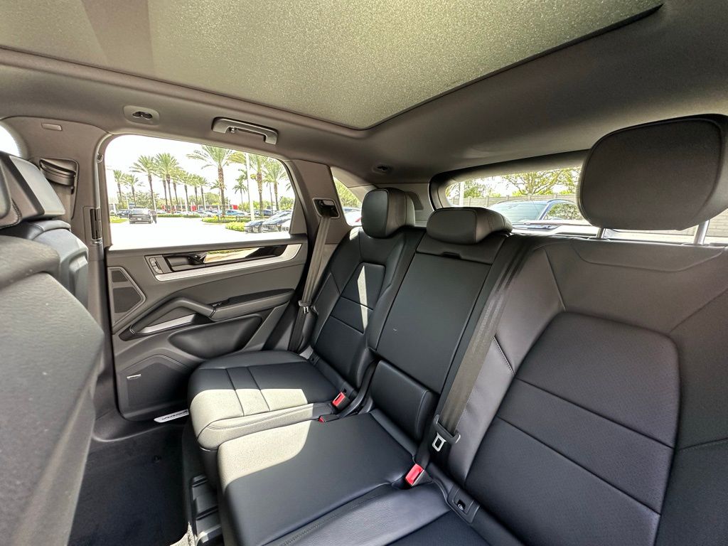 صورة مصغرة 34 لـ 2025 Porsche CAYENNE AWD