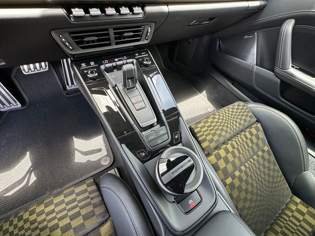 صورة مصغرة 35 لـ 2026 Porsche 911 CARRERA GTS