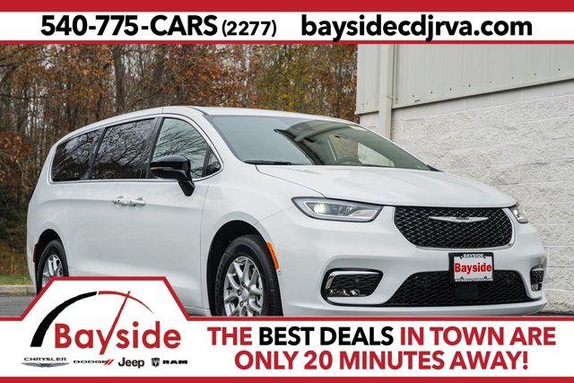 New 2026 Chrysler Pacifica Select