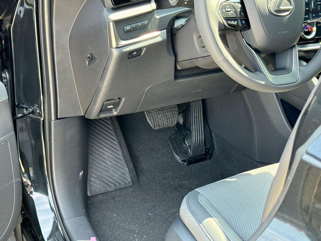 2026 Lexus RZ 350E PREMIUM — фото 17