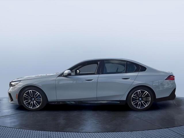 صورة 6 لـ 2026 BMW 540 I XDRIVE