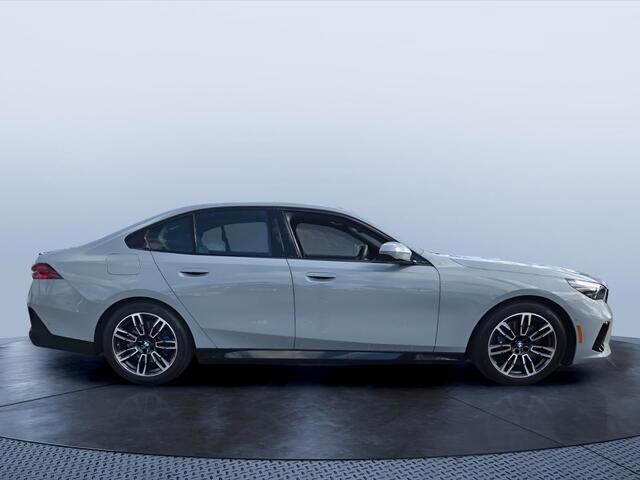 صورة 2 لـ 2026 BMW 540 I XDRIVE