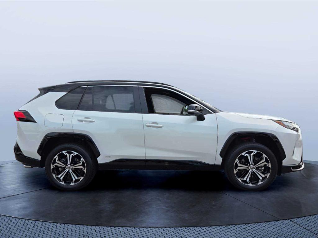 2025 Toyota RAV4 PLUG-IN HYBRID XSE — фото 2