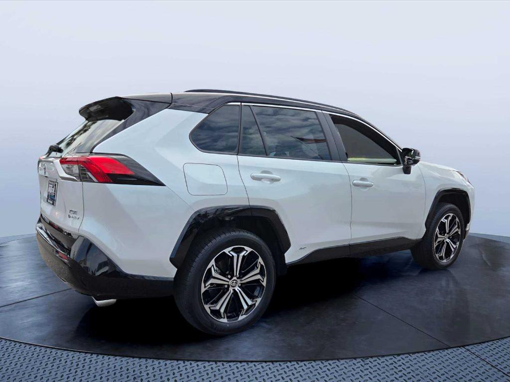 2025 Toyota RAV4 PLUG-IN HYBRID XSE — фото 3