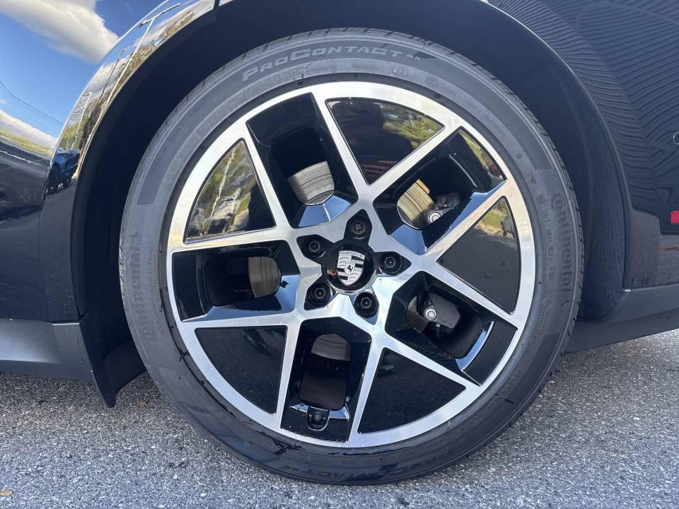 صورة مصغرة 25 لـ 2025 Porsche TAYCAN PREMIUM PACKAGE