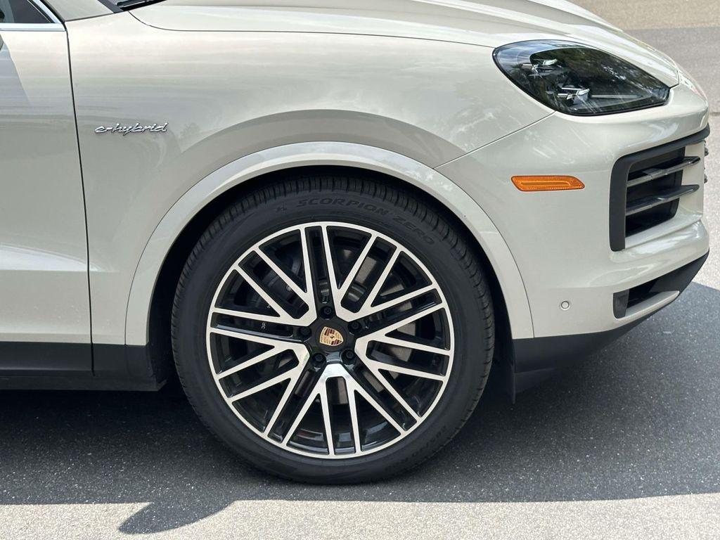 صورة 9 لـ 2025 Porsche CAYENNE CAYENNE E-HYBRID