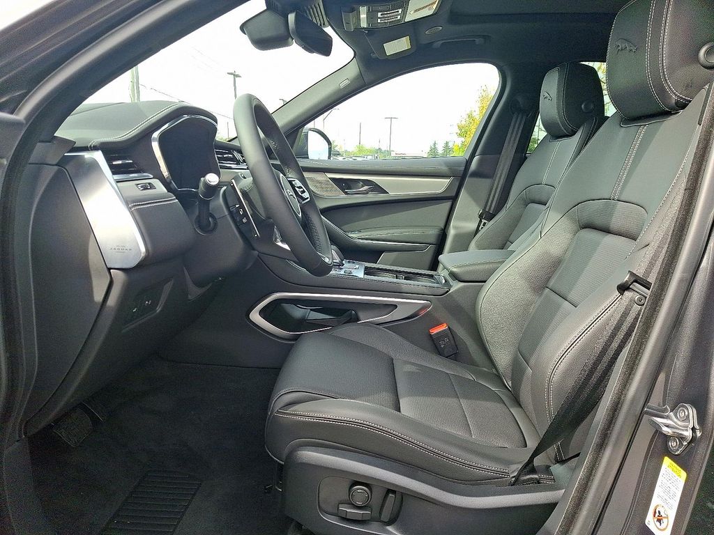 صورة مصغرة 11 لـ 2026 Jaguar F-PACE R-DYNAMIC S P250 AWD AUTOMATIC