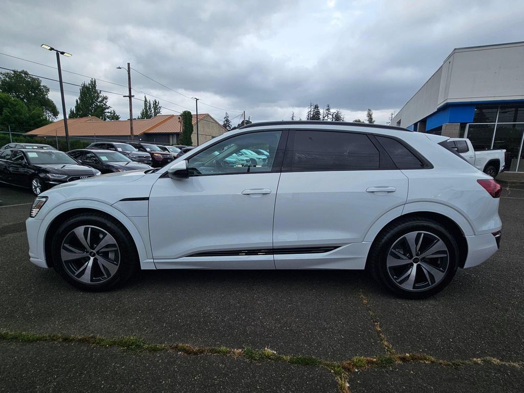 2024 AUDI Q8 E-TRON PREMIUM — фото 2