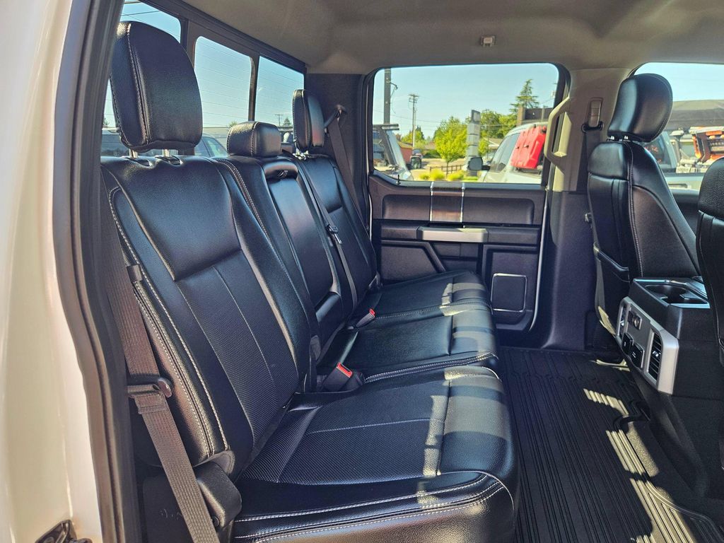 صورة 28 لـ 2021 FORD F-350 LARIAT