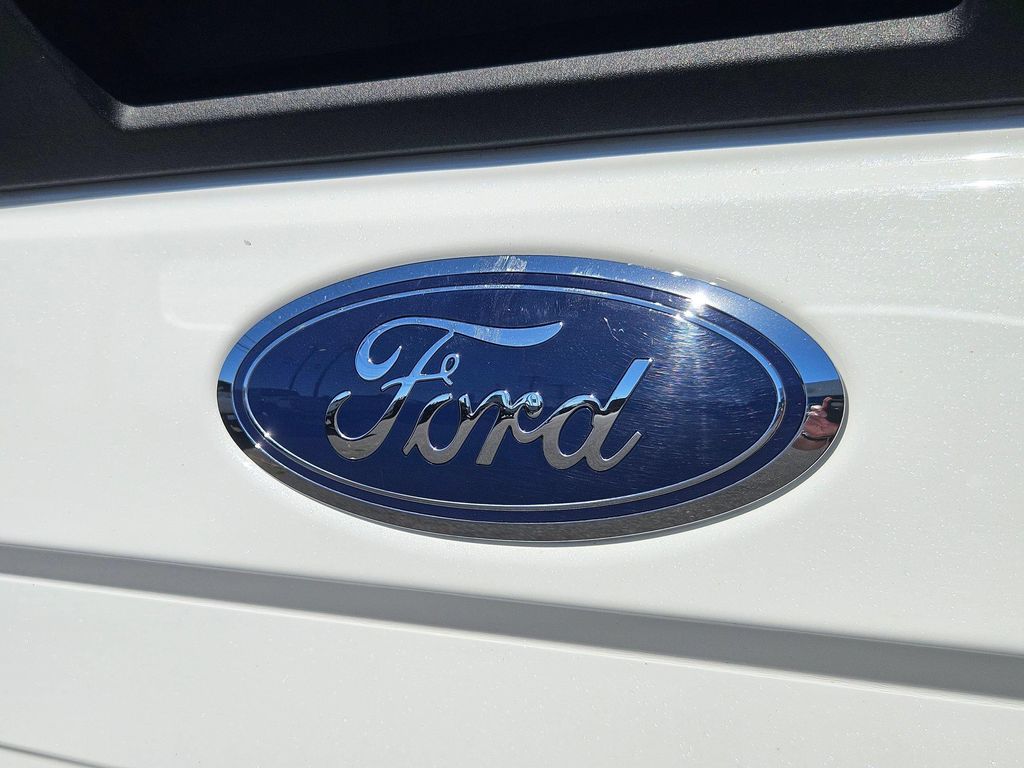 صورة 26 لـ 2021 FORD F-350 LARIAT