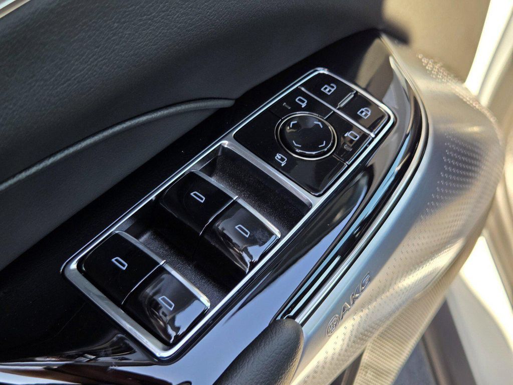 2027 Cadillac LYRIQ PREMIUM SPORT — миниатюра 19
