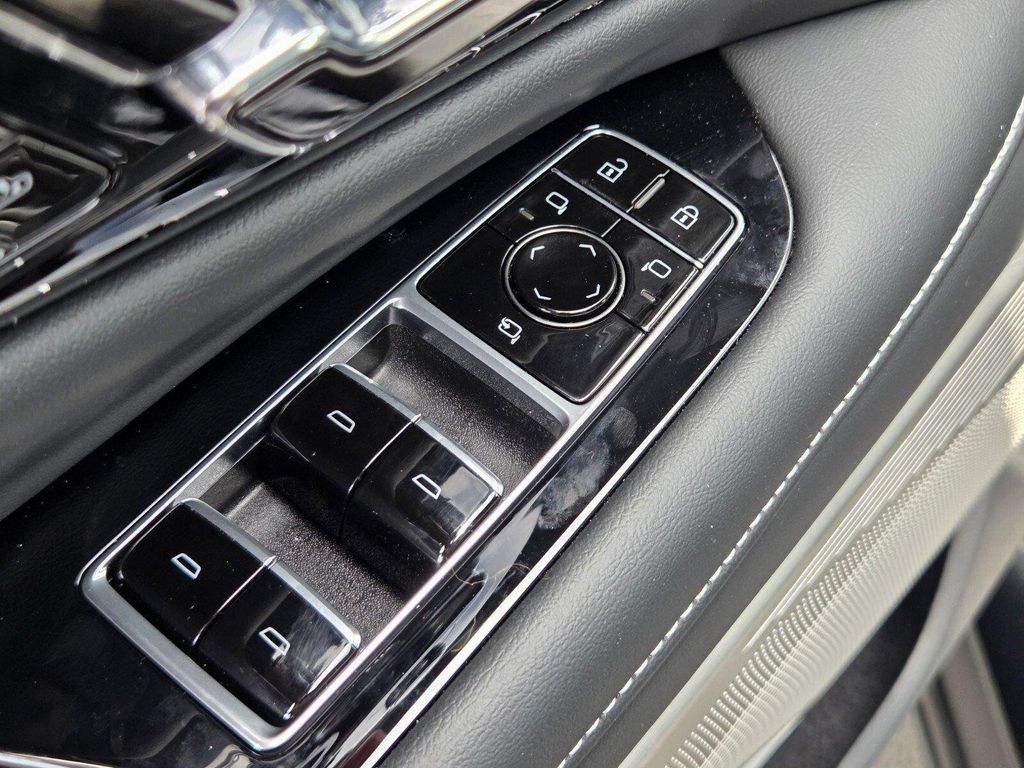2027 Cadillac OPTIQ SPORT 缩略图 19