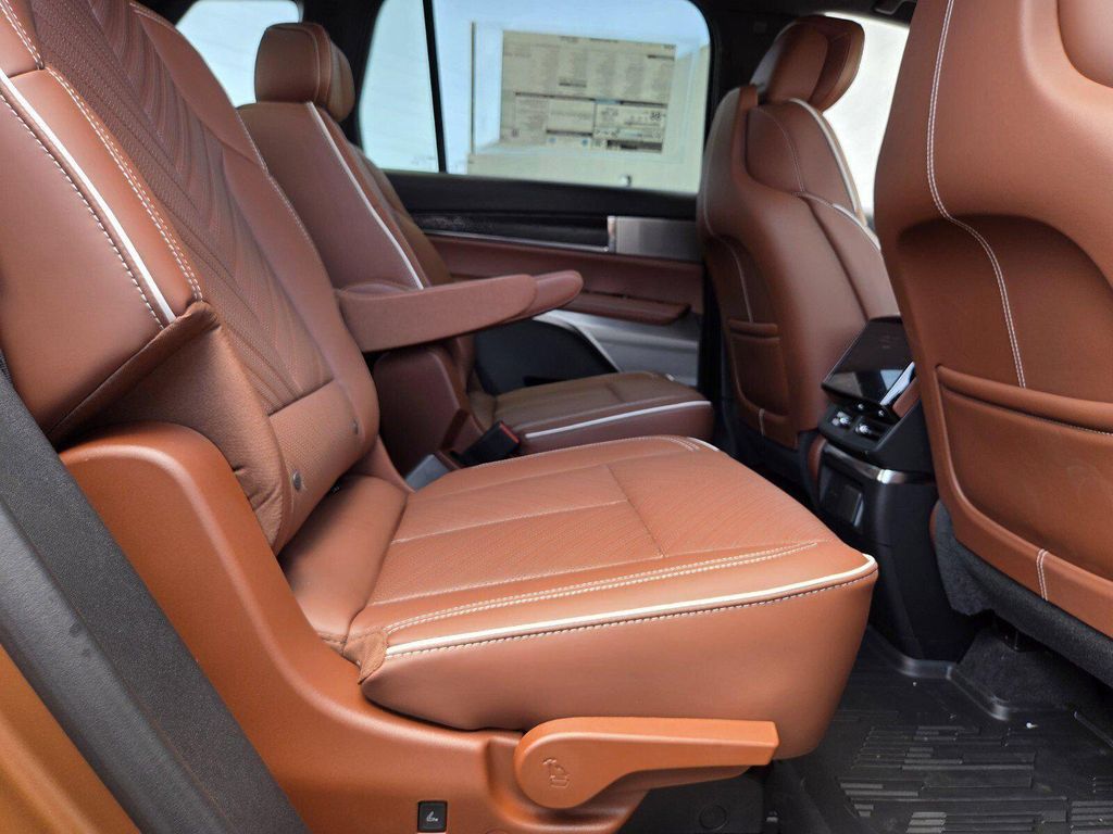 2027 Cadillac VISTIQ PLATINUM — миниатюра 15
