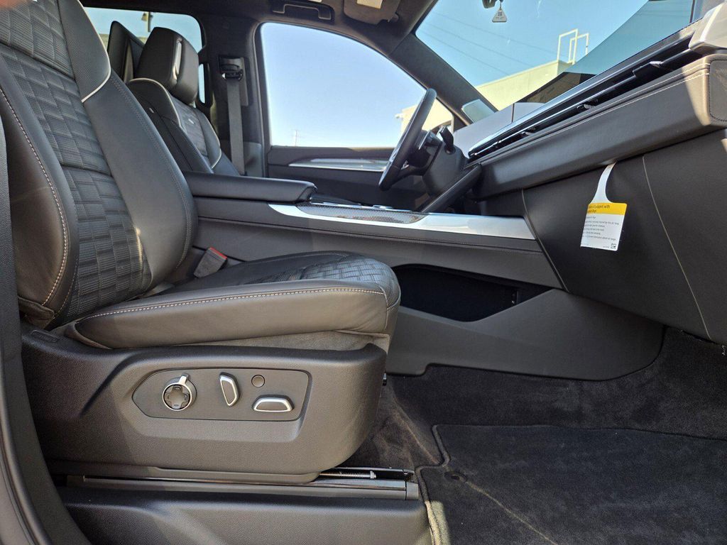 صورة مصغرة 14 لـ 2026 Cadillac ESCALADE ESV V-SERIES
