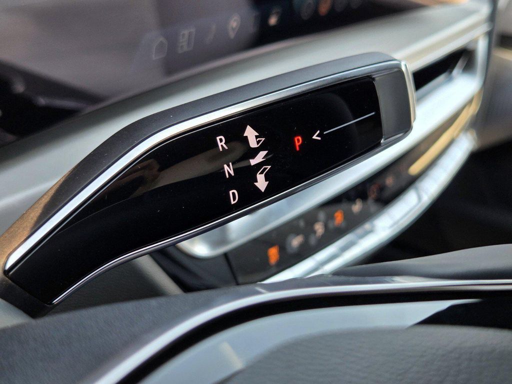صورة 13 لـ 2027 Cadillac LYRIQ PREMIUM SPORT