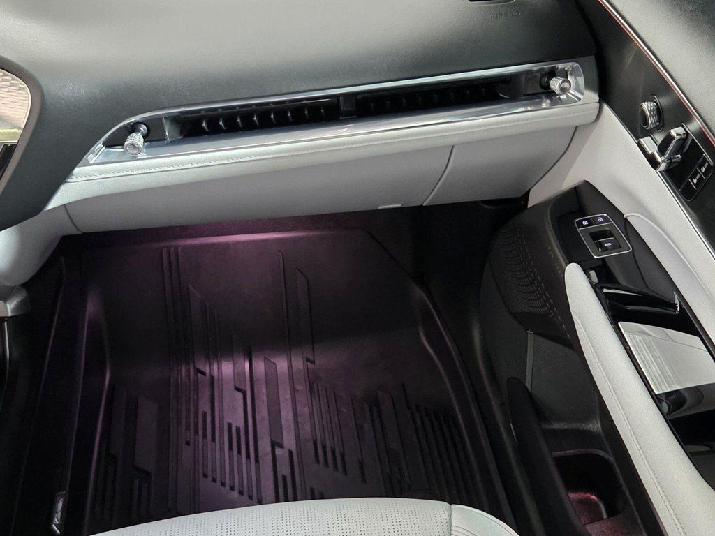 صورة 16 لـ 2024 Cadillac LYRIQ V