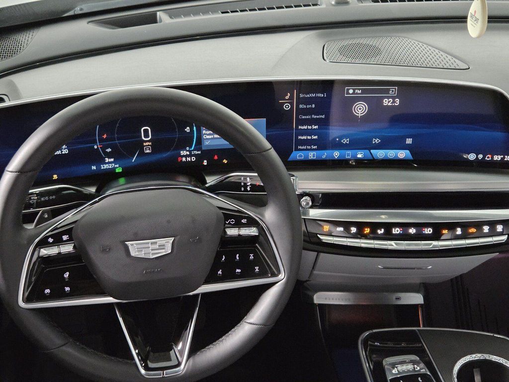 صورة 12 لـ 2024 Cadillac LYRIQ V
