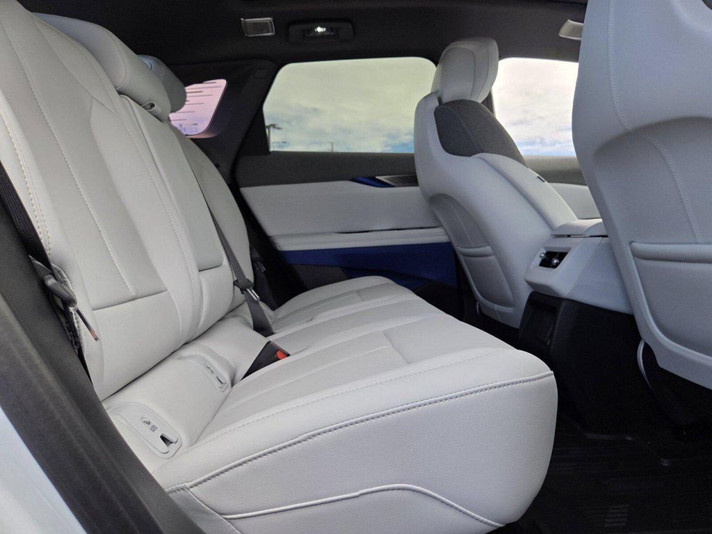 صورة مصغرة 15 لـ 2027 Cadillac OPTIQ SPORT