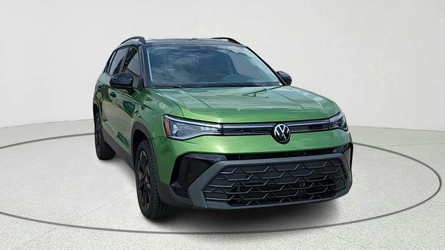 New 2025 Volkswagen Taos 1.5T SE Black