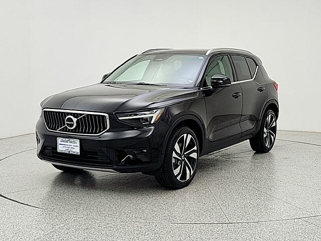 2025 Volvo XC40 B5 Plus Bright Theme