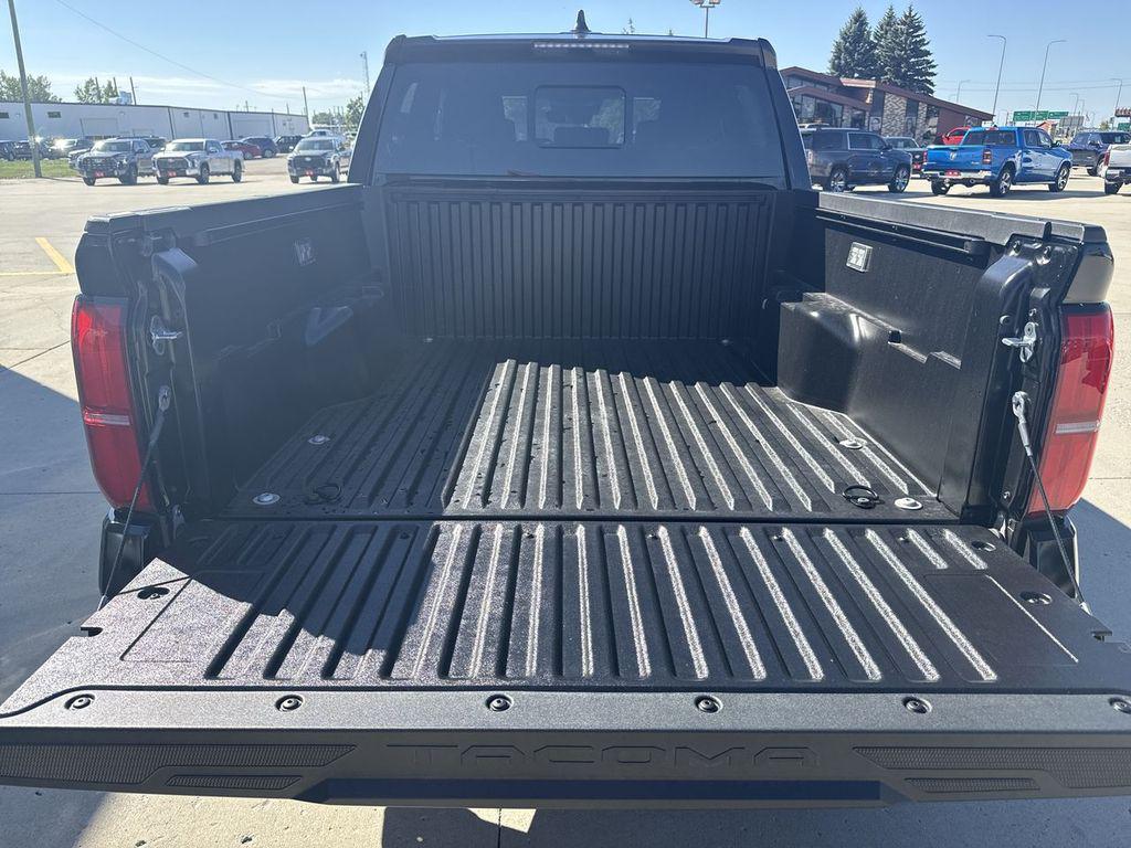 صورة مصغرة 31 لـ 2026 Toyota TACOMA SR5