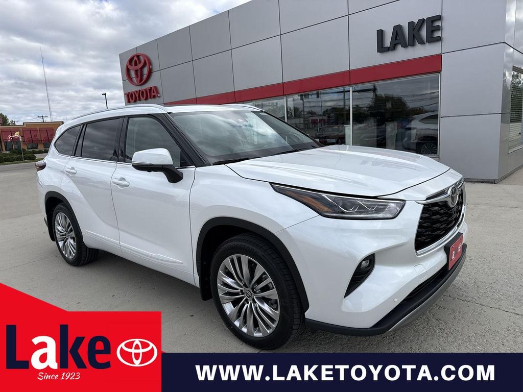 New 2026 Toyota Highlander Platinum