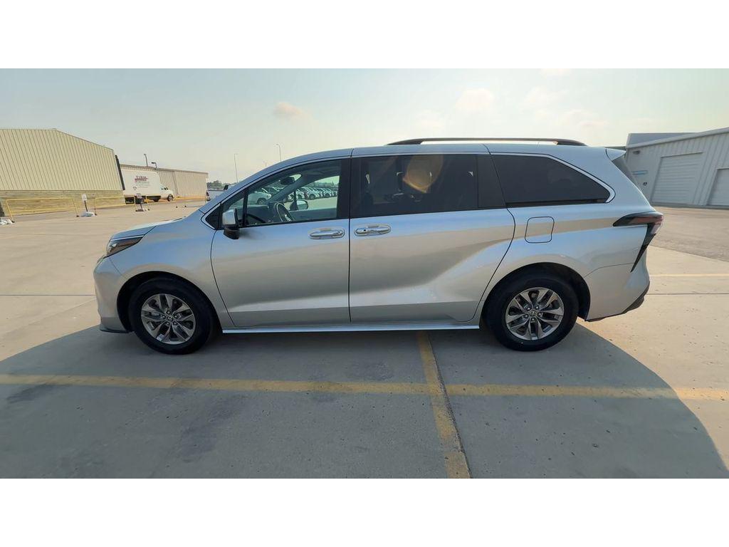 2025 Toyota SIENNA XLE 照片 7