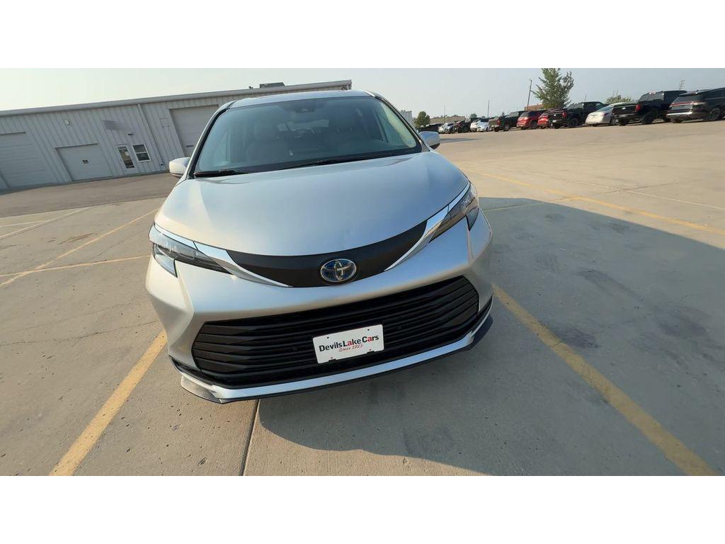 2025 Toyota SIENNA XLE 照片 4