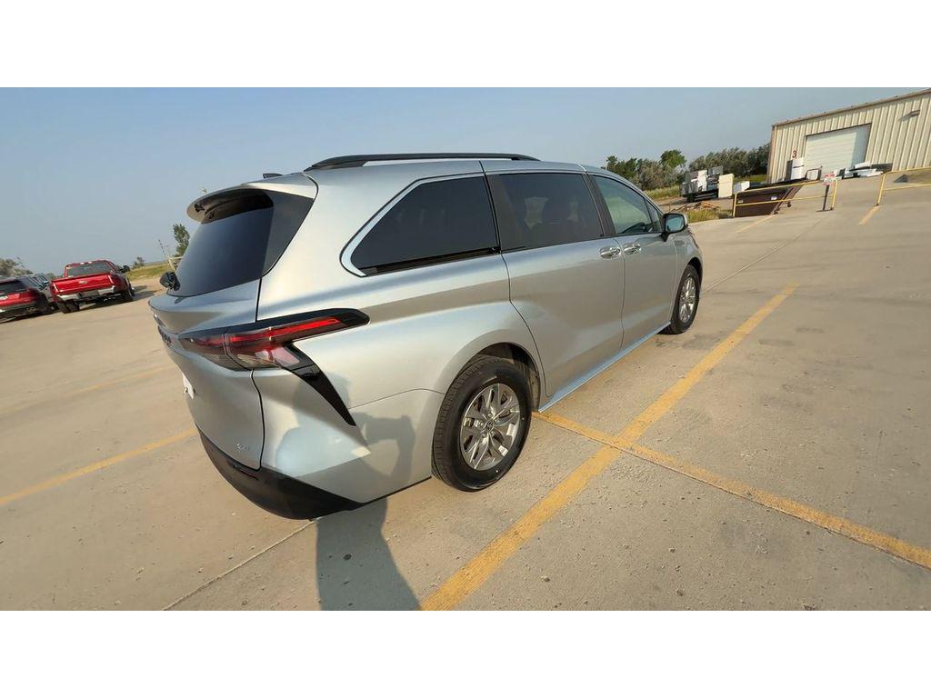 2025 Toyota SIENNA XLE 照片 10