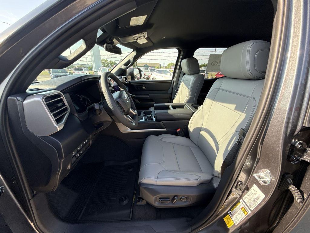 صورة مصغرة 15 لـ 2026 Toyota TUNDRA SR5
