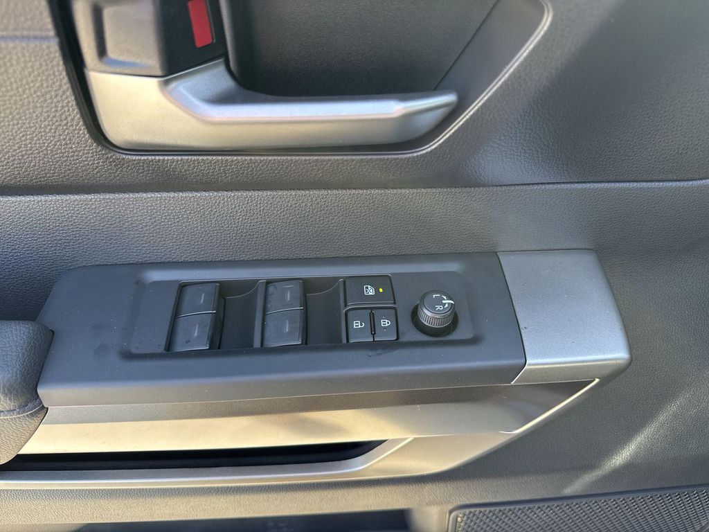 صورة مصغرة 18 لـ 2026 Toyota TUNDRA SR5