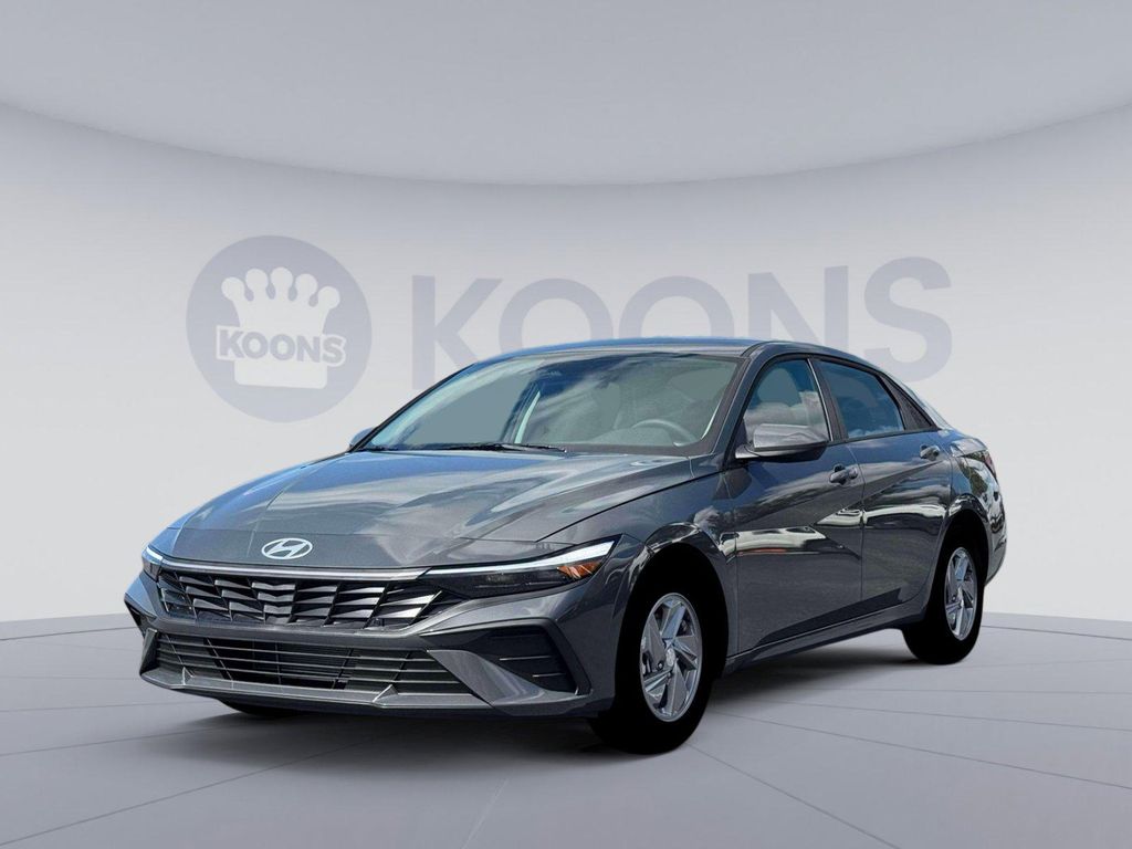 New 2026 Hyundai ELANTRA SE