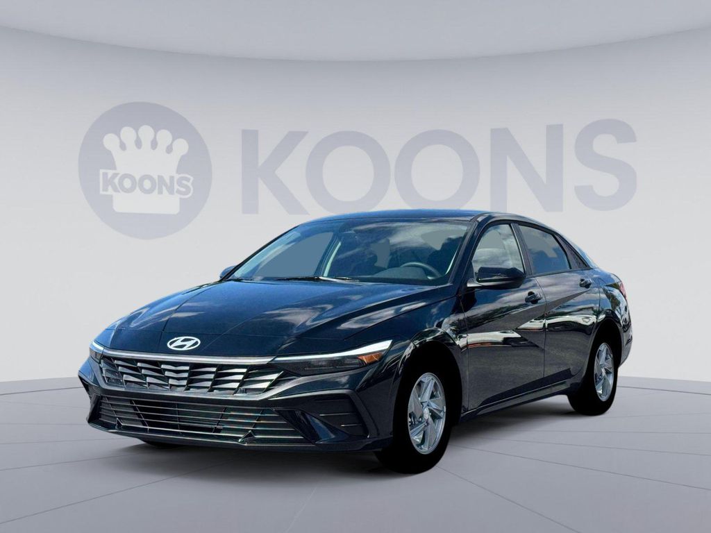New 2026 Hyundai ELANTRA SE
