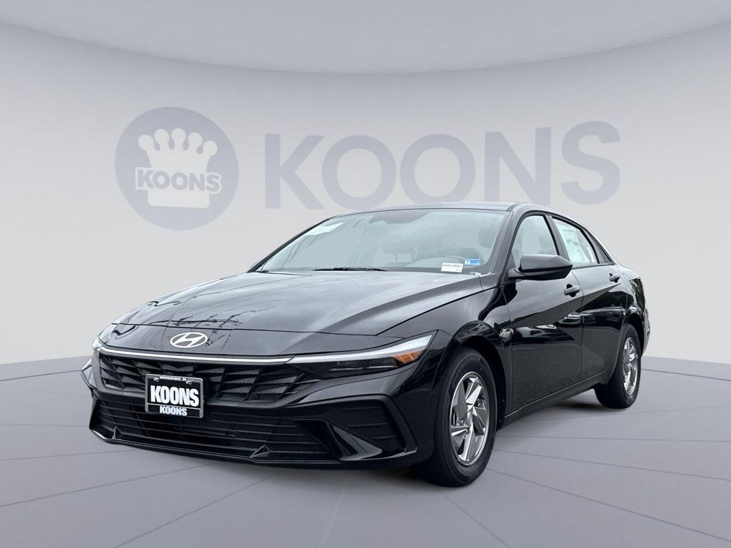 New 2026 Hyundai ELANTRA SE