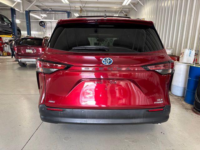2021 Toyota SIENNA XLE 7 PASSENGER — фото 10