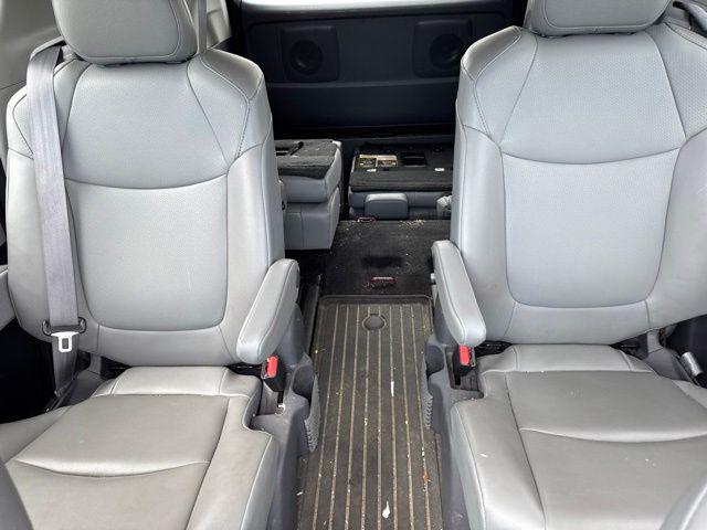 2021 Toyota SIENNA XLE 7 PASSENGER photo 30
