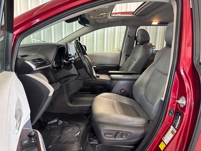 2021 Toyota SIENNA XLE 7 PASSENGER — фото 46