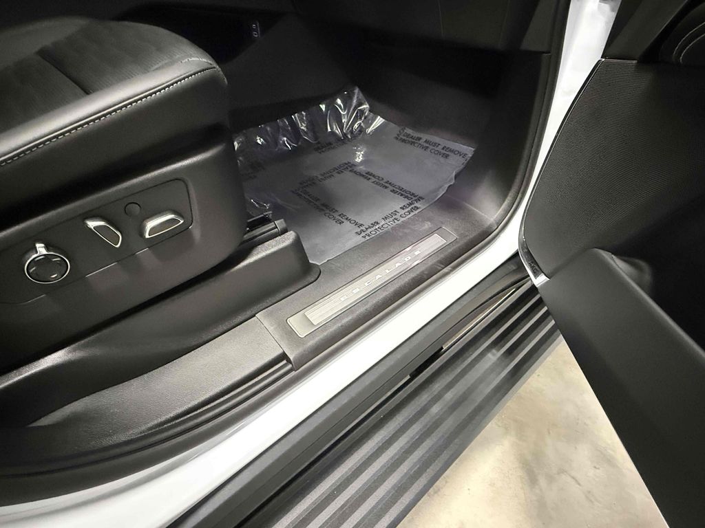 2026 Cadillac ESCALADE V-SERIES — миниатюра 38