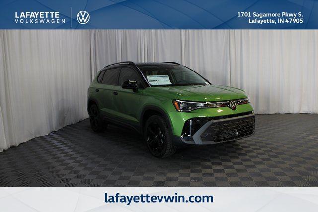 New 2025 Volkswagen Taos 1.5T SE Black